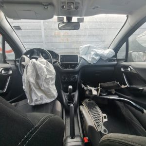 Peugeot 208 2013 1.2 Benzin nur für Ersatzteile