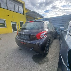 Peugeot 208 2013 1.2 Benzin nur für Ersatzteile