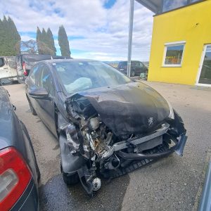 Peugeot 208 2013 1.2 Benzin nur für Ersatzteile